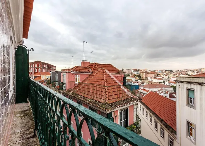 Carmo Chiado Deluxe Apartment