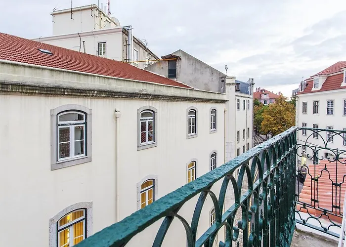 Carmo Chiado Deluxe Apartment